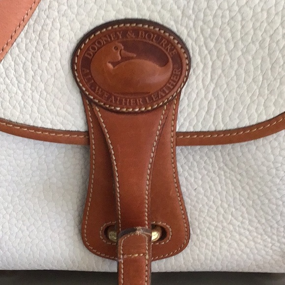 Vintage Dooney & Bourke all weather leather cross body. White leather/ tan trim - Picture 2 of 14